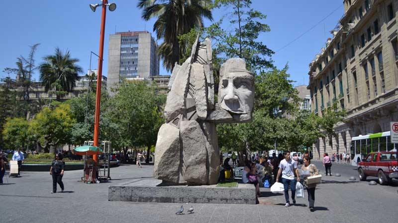 Santiago de Chile - Escultura na Praça de Armas