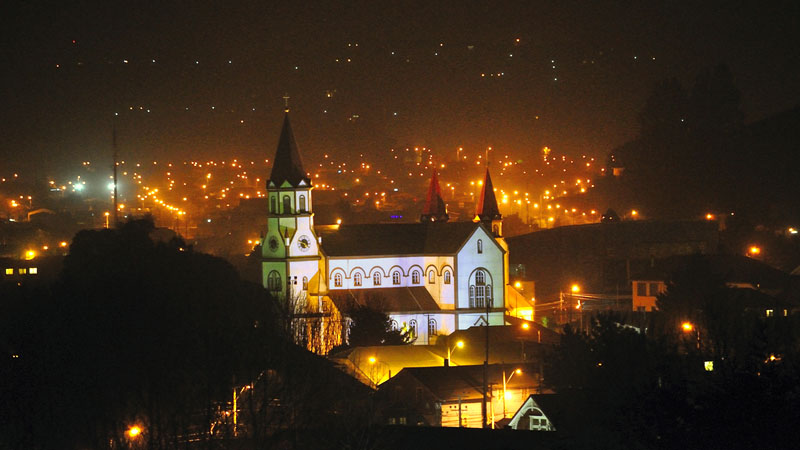 Puerto Varas - Vista noturna da Igreja do Sagrado Coração