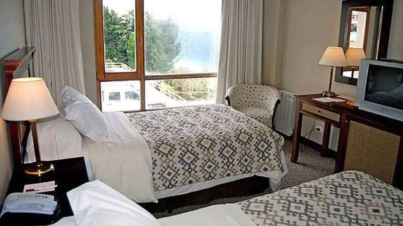 4* | Cacique Inacayal 