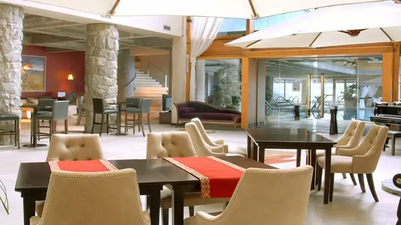 4* | Cacique Inacayal 