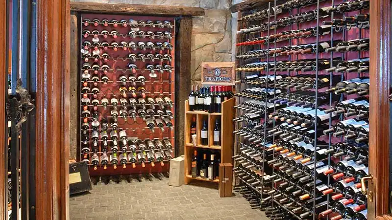 4* | Cacique Inacayal 