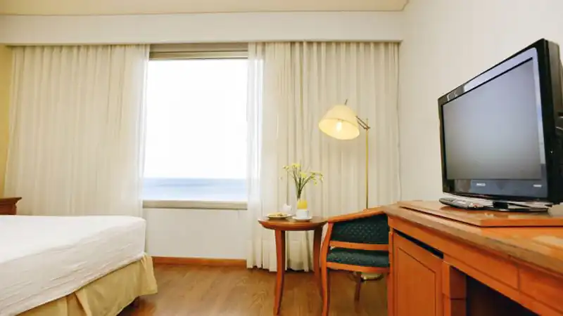 4* | Australis Yene Hue 