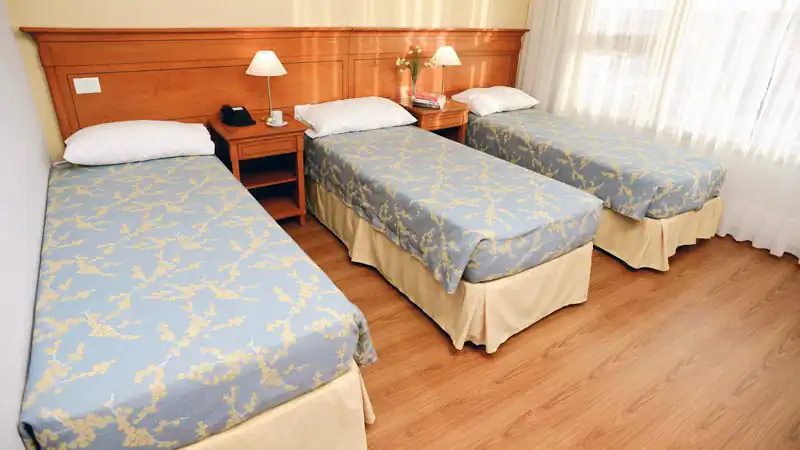 4* | Australis Yene Hue 