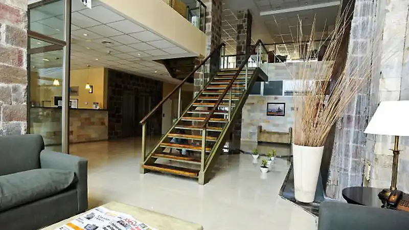 4* | Australis Yene Hue 